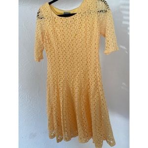 NWT half sleeve lace dress 🌼